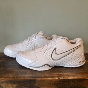 NWT Nike Air Baseline Low Sneakers